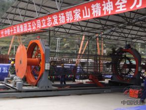 陜西省公路界首臺鋼筋籠滾焊機亮相十天高速